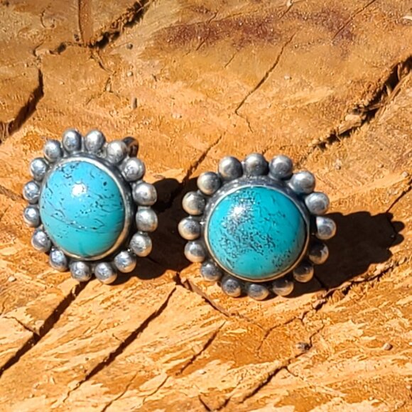 Vintage Turquoise and Sterling Silver Screw back Earrings - Mid-Century - Picture 3 of 8